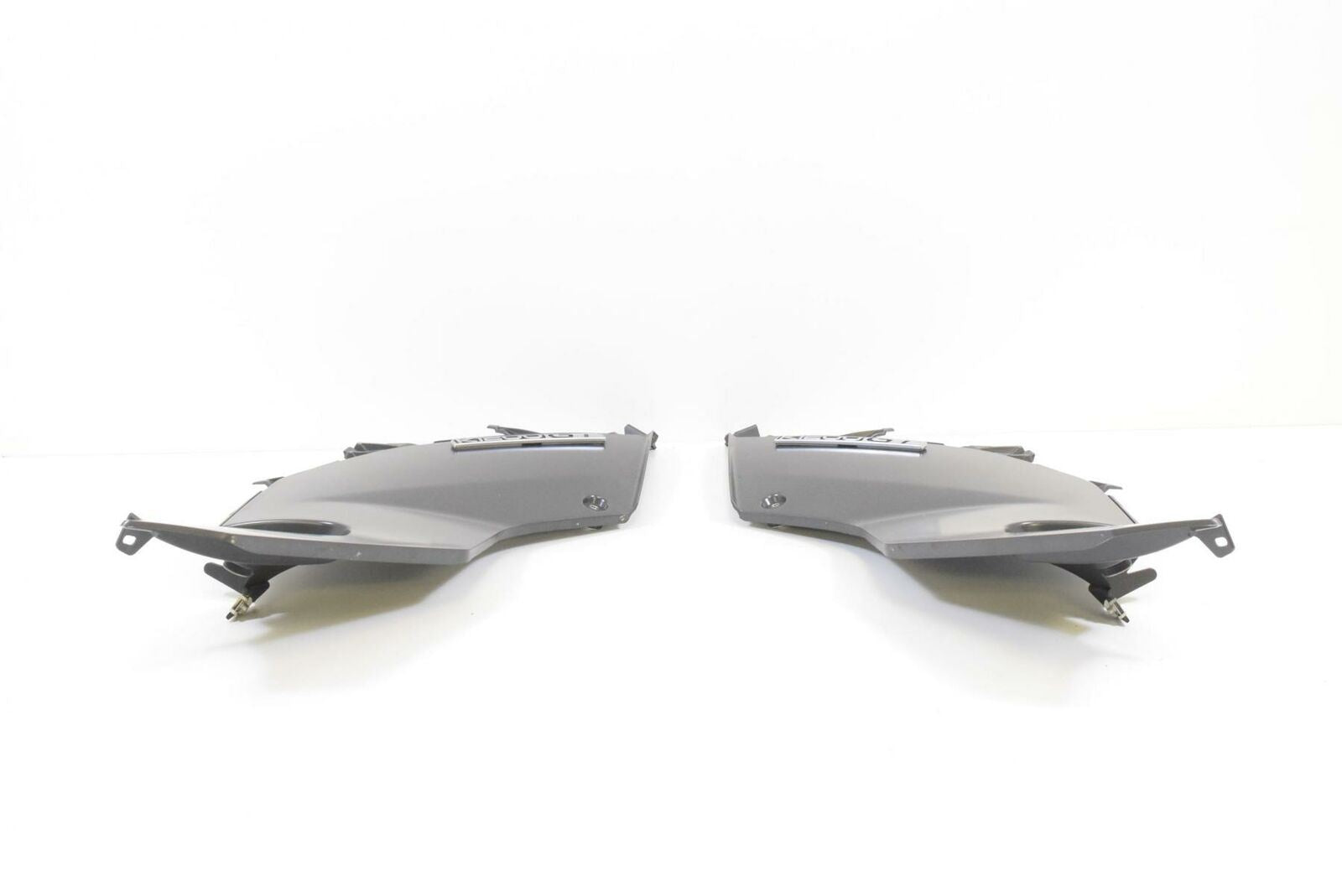 2008 BMW K1200GT K1200 GT K44 Tank Between Leg Side Fairing Set 46637685024 {{ shop.shopifyCountryName }} - Mototech271