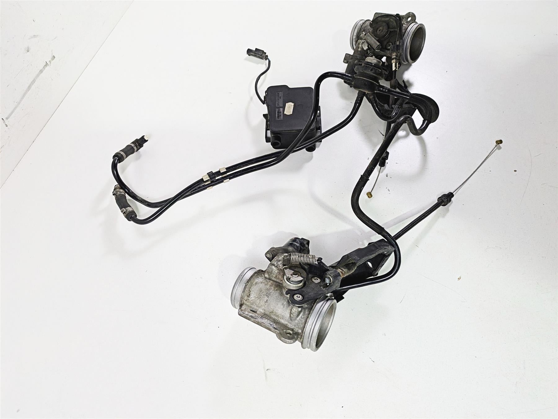 2009 BMW R1200RT K26 Throttle Bodies Body Set - Read 13547712613 13547712614 {{ shop.shopifyCountryName }} - Mototech271