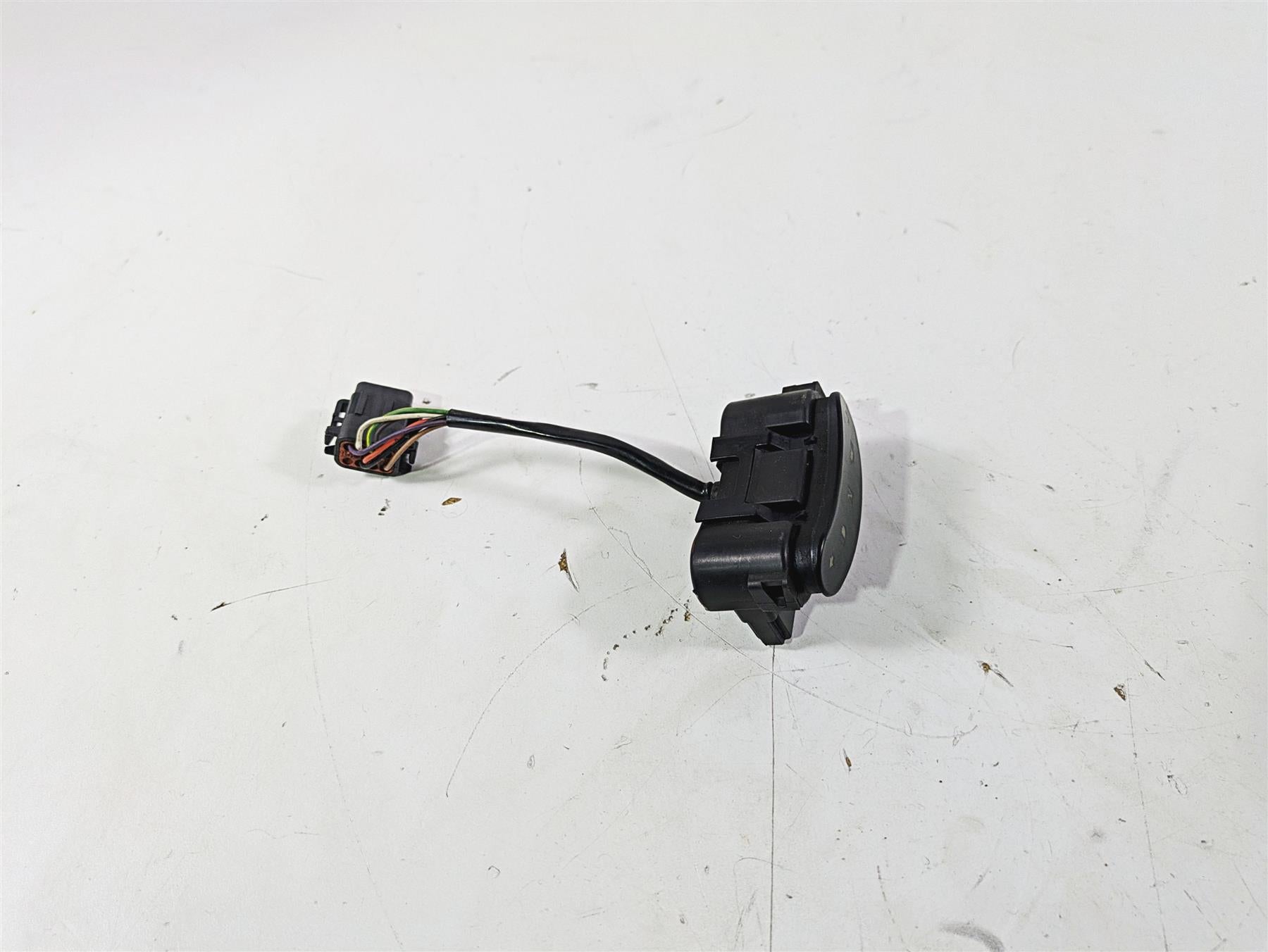 2003 Harley Softail FXSTDI Deuce 100th Indicator Instrument Lights 68892-00A {{ shop.shopifyCountryName }} - Mototech271