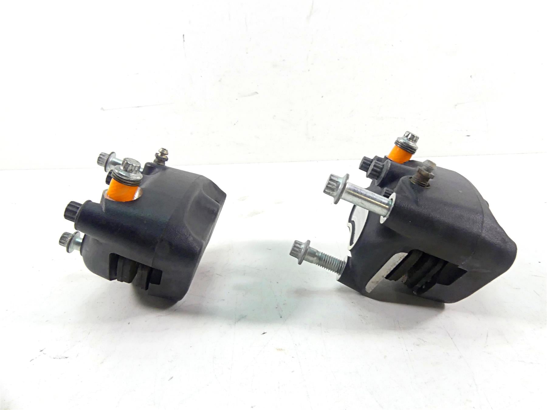 2004 Harley Touring FLHTCUI Electra Glide Front Brake Caliper Set 44023-00C {{ shop.shopifyCountryName }} - Mototech271