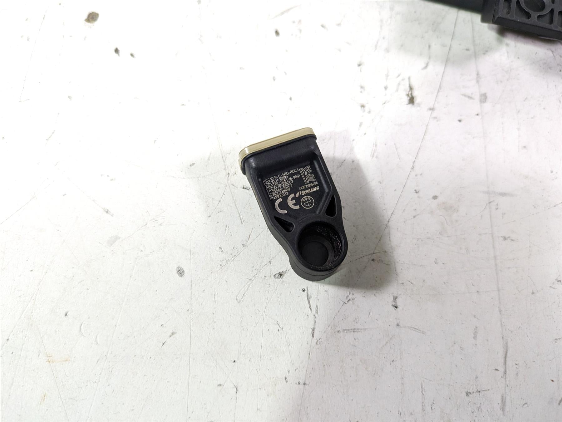 2022 BMW R1250 RT K052 Tire Pressure Sensors & Rdc Module 65759832031 {{ shop.shopifyCountryName }} - Mototech271