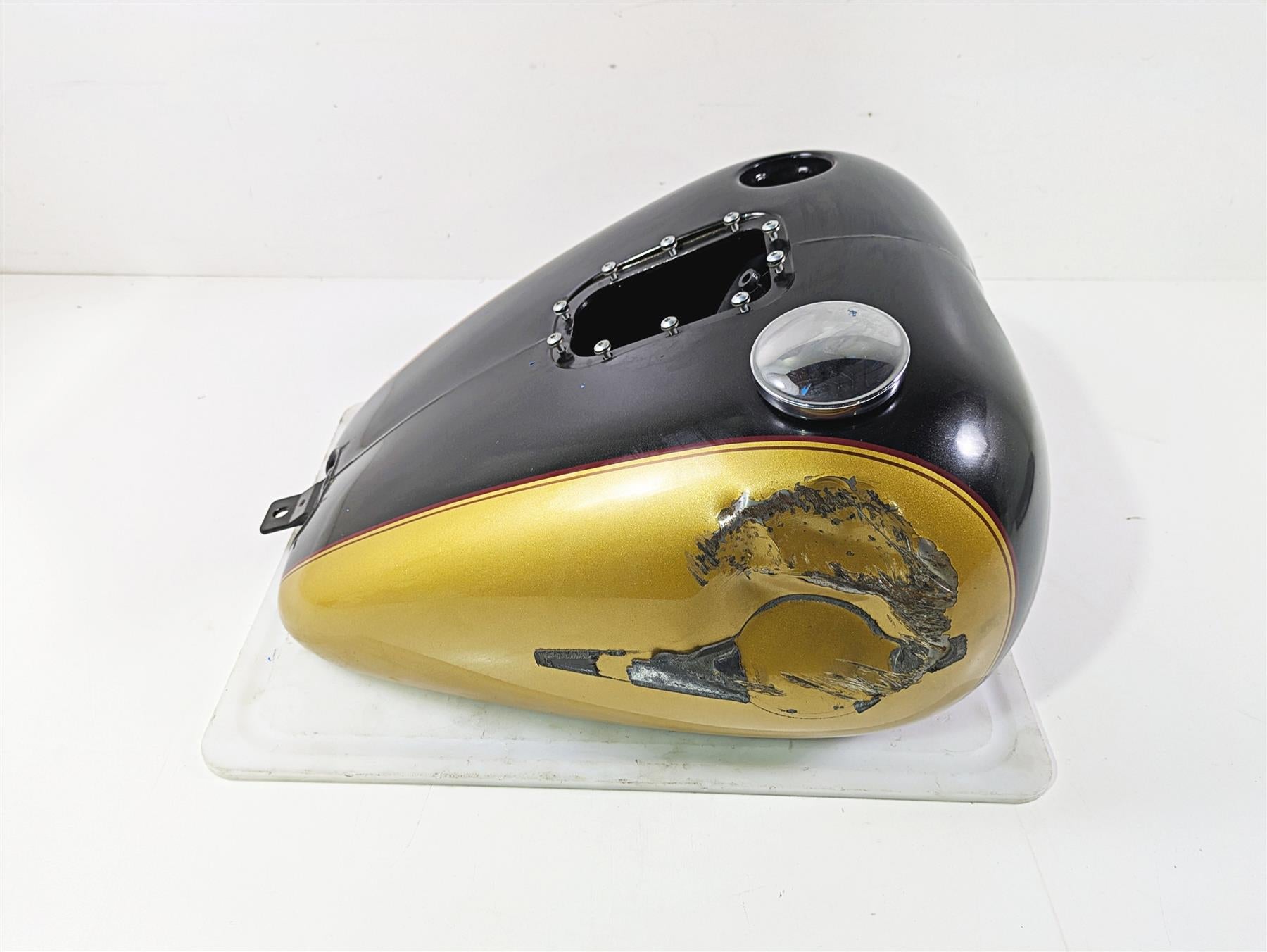 2017 Harley Softail Heritage Classic FLSTC Fuel Gas Petrol Tank 61625-11 {{ shop.shopifyCountryName }} - Mototech271