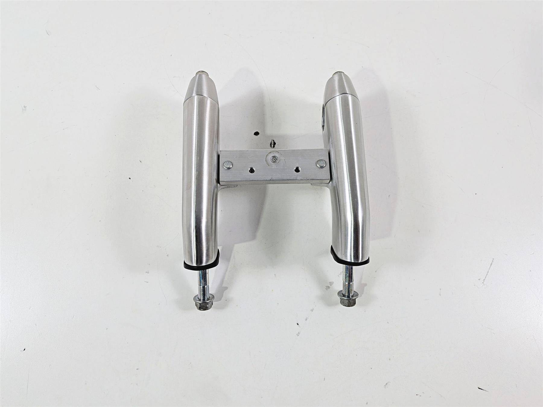 競輪　ハンドルポスト鉄　105 58° 2005 Suzuki VZ800 M50 Boulevard Handlebar Holder Risers 56224