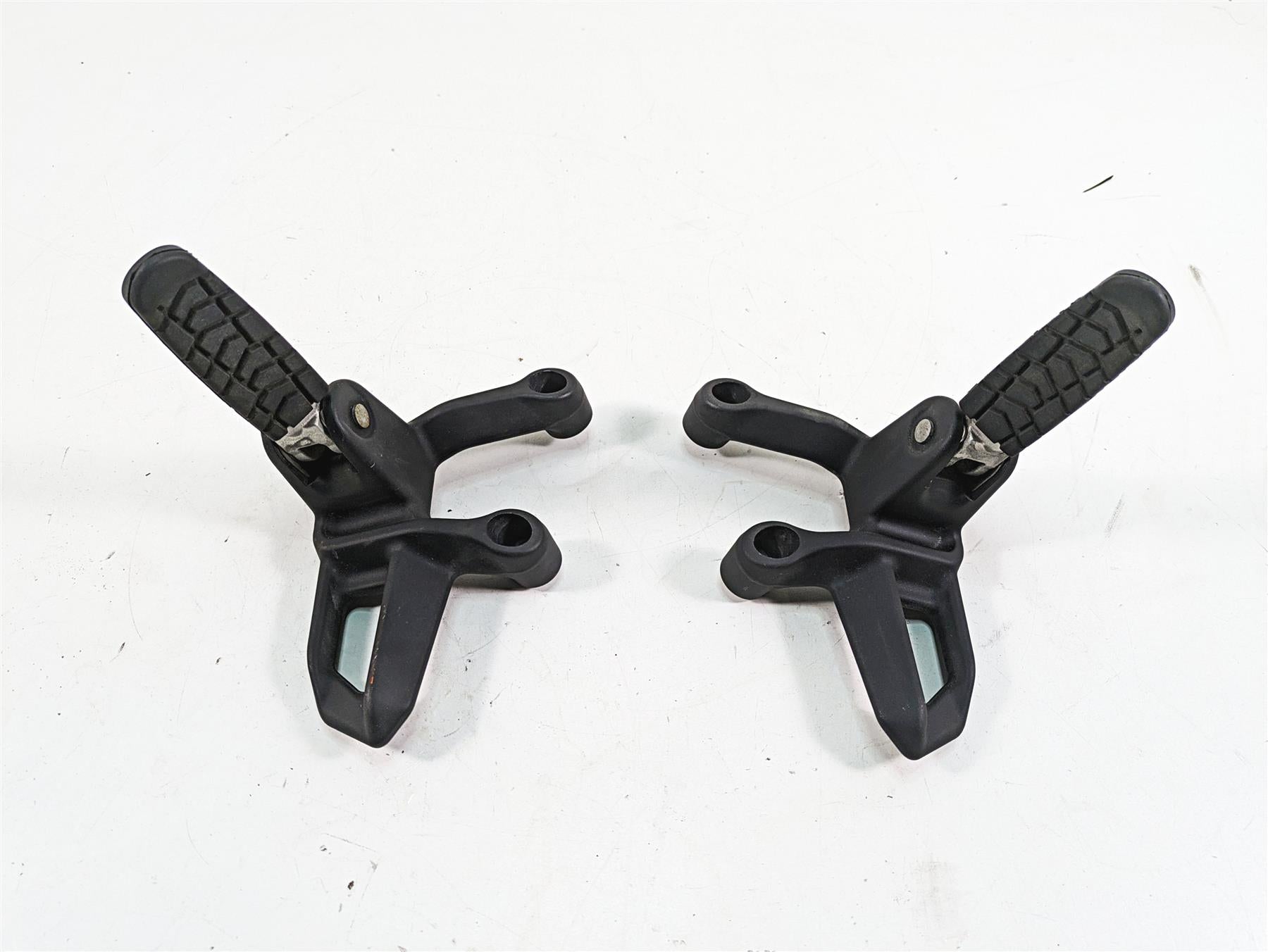 2018 KTM 1090 Adventure R Rear Passenger Foot Peg Set 60303048000 60303049000 {{ shop.shopifyCountryName }} - Mototech271