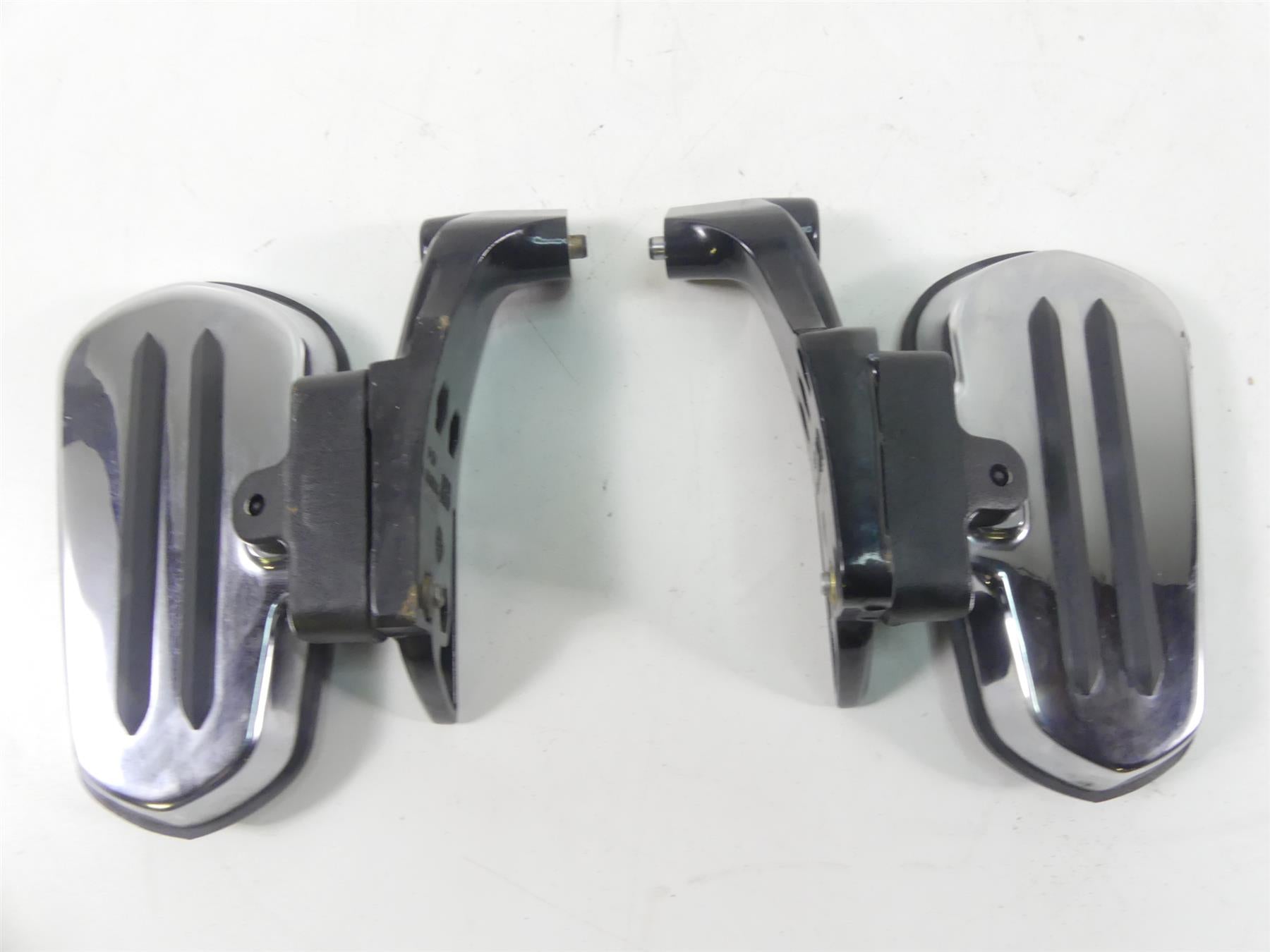 2020 Indian Roadmaster Nice Rear Passenger Floor Board Set 5139676 5139675