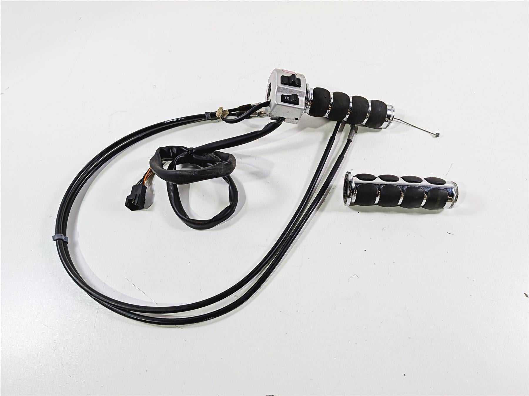 2004 Suzuki VL800 Intruder Volusia Right Hand Control Switch 37200-41F90 {{ shop.shopifyCountryName }} - Mototech271