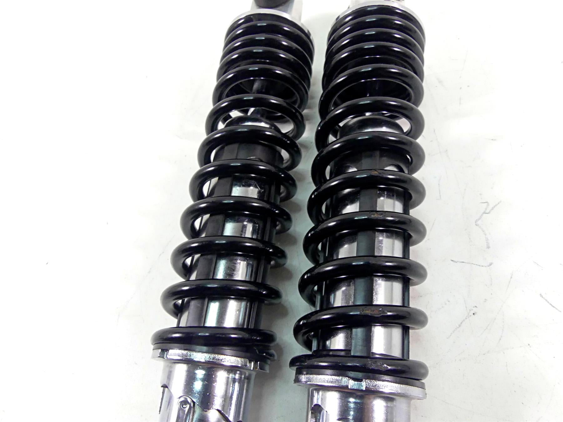 2015 Harley VRSCF Muscle V-Rod 13" Rear Shock Damper Suspension Set 54617-09 {{ shop.shopifyCountryName }} - Mototech271