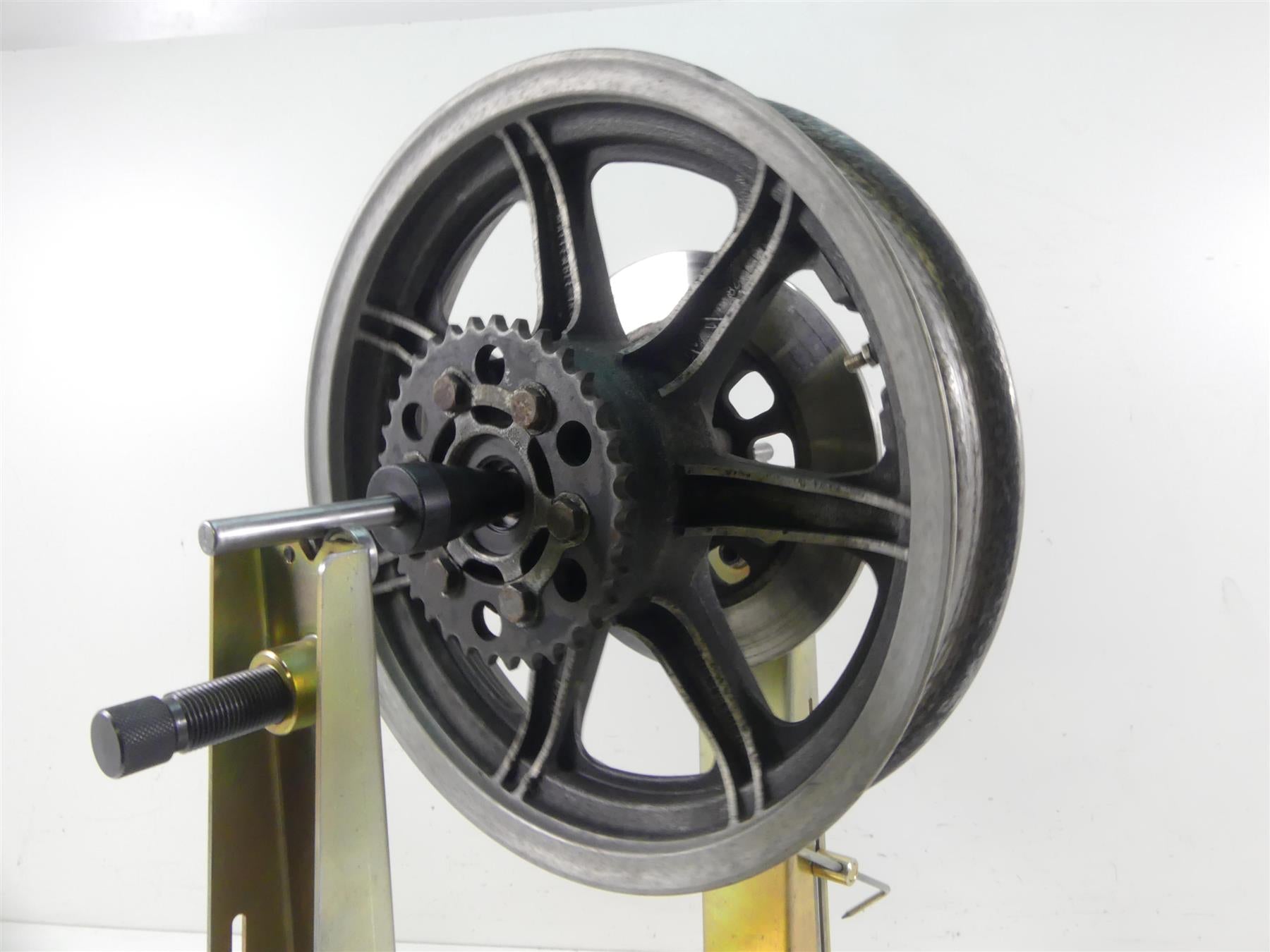 1978 Yamaha XS650 SE Special 16x3 Rear Cast Wheel Rim & Brake Disc 2M0-25338-20 {{ shop.shopifyCountryName }} - Mototech271