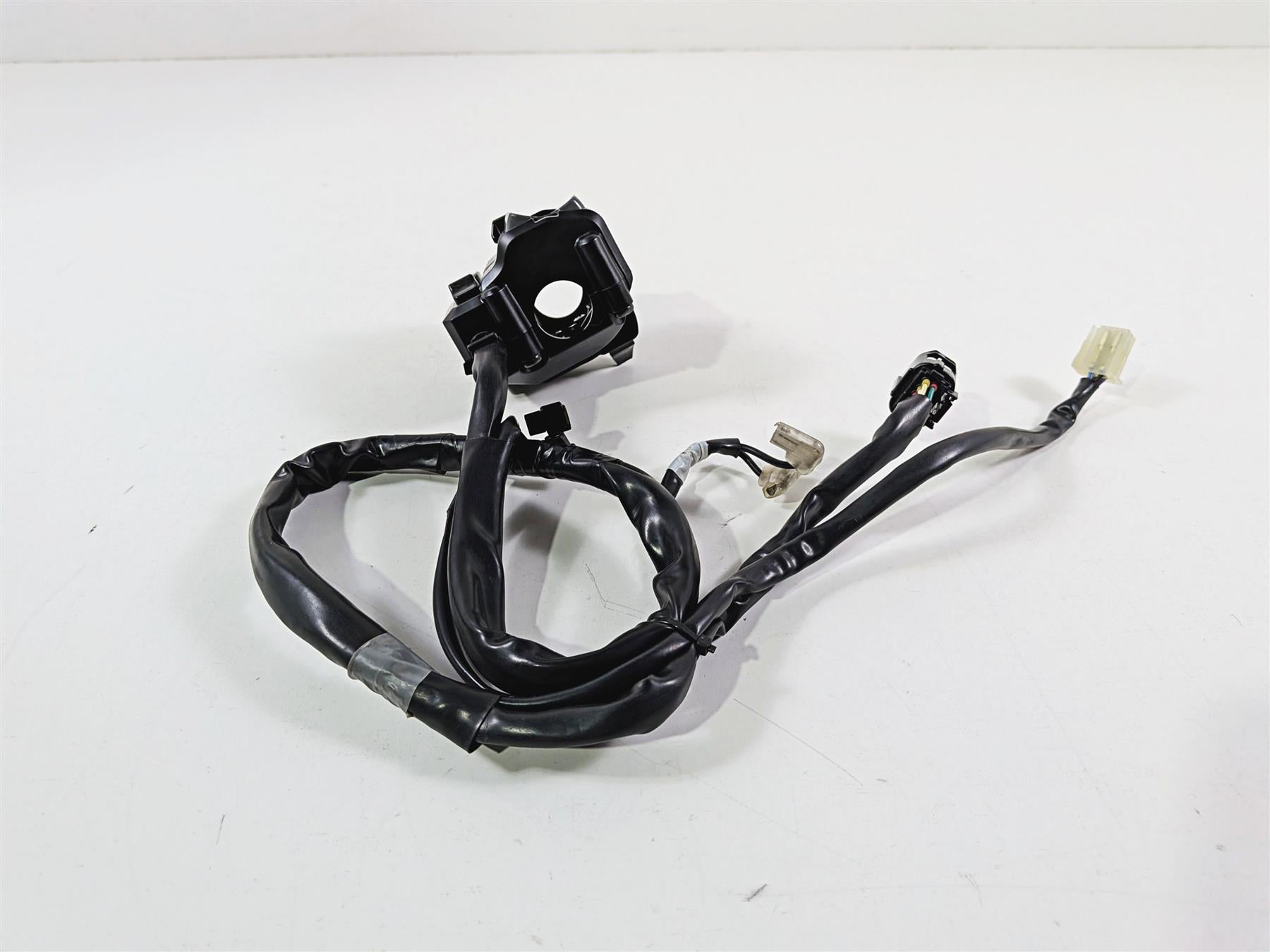 2024 Yamaha YZF R1 RN65 Left Hand Control Switch - Read B3L-83969-01-00 {{ shop.shopifyCountryName }} - Mototech271