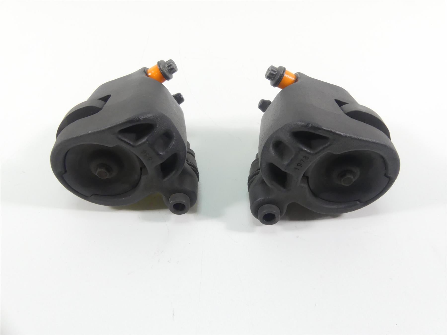 1999 Harley Dyna FXDS Convertible Front Brake Caliper Set 44023-83C 44046-84C {{ shop.shopifyCountryName }} - Mototech271