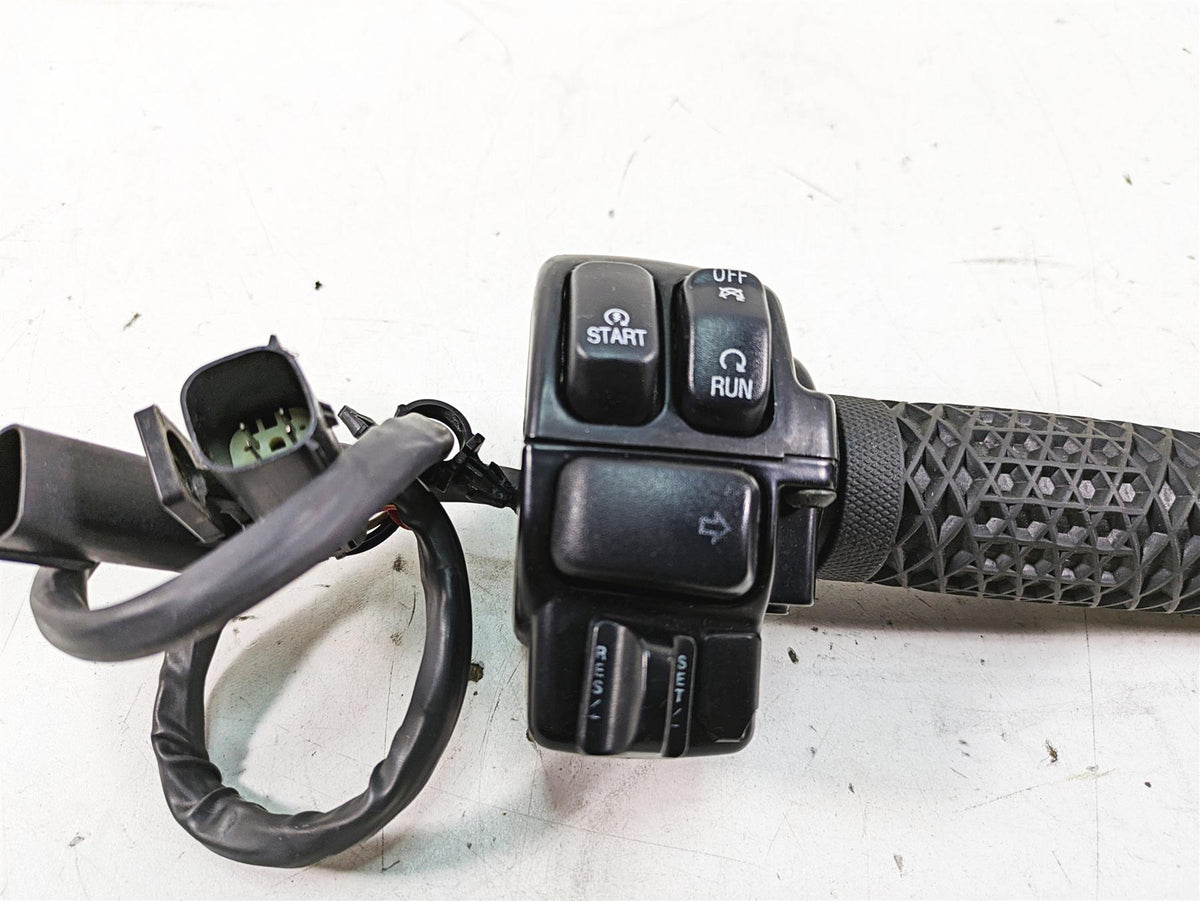 2011 Harley Touring FLHR Road King Right Hand Control Switch 71682-06A {{ shop.shopifyCountryName }} - Mototech271
