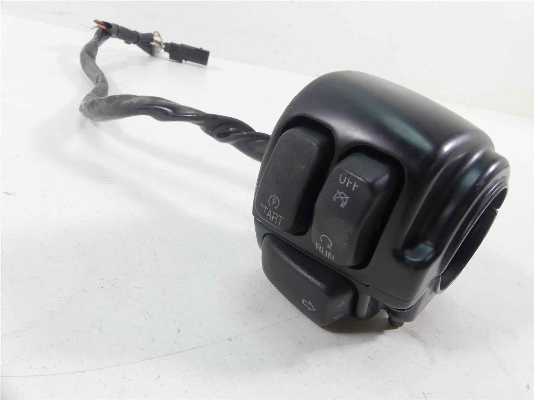2015 Harley VRSCF Muscle Rod Right Start Stop Hand Control Switch 71684-06A {{ shop.shopifyCountryName }} - Mototech271