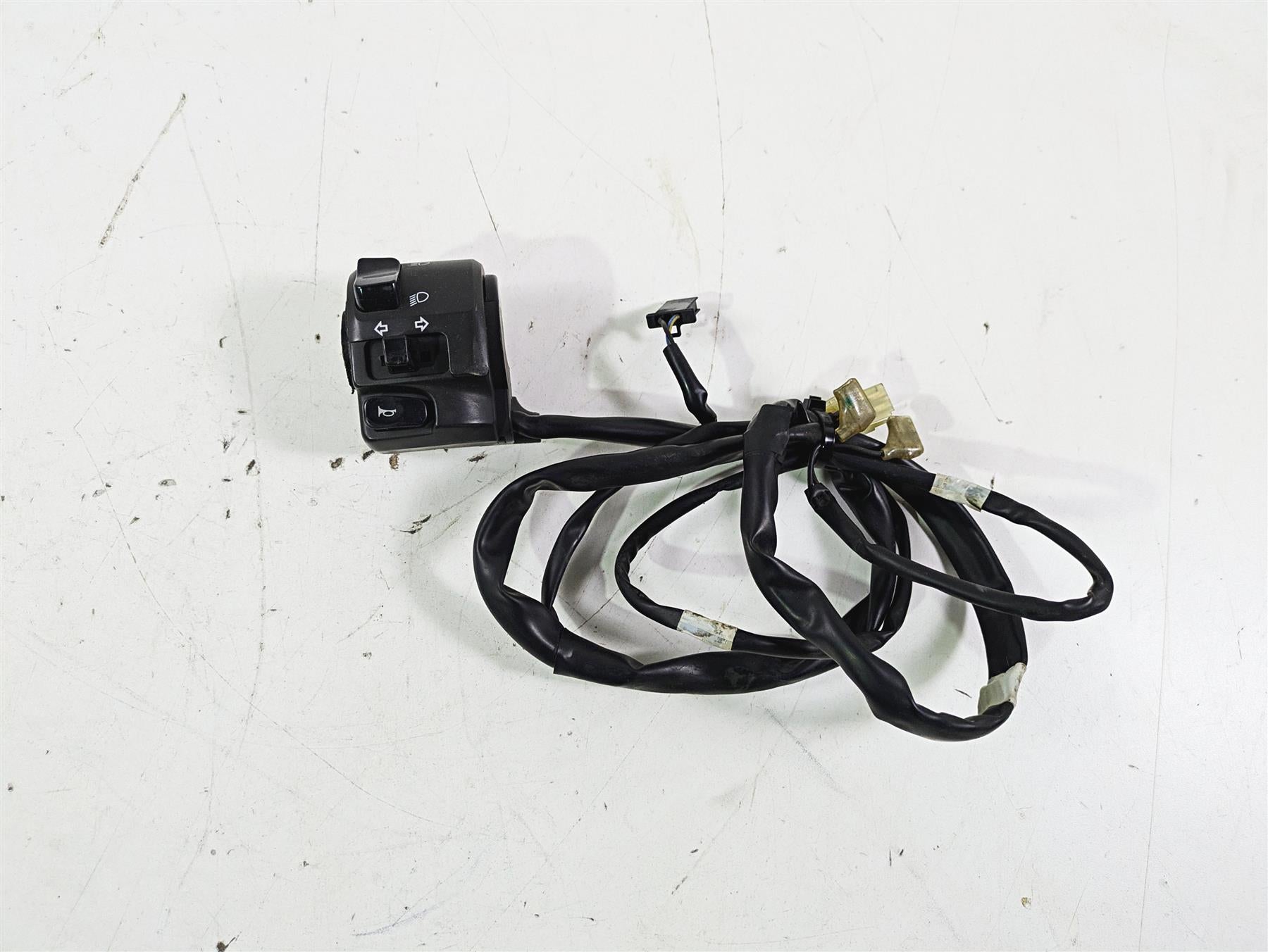2012 Yamaha XT1200 Super Tenere Left Hand Control Switch 23P-83963-00-00 {{ shop.shopifyCountryName }} - Mototech271