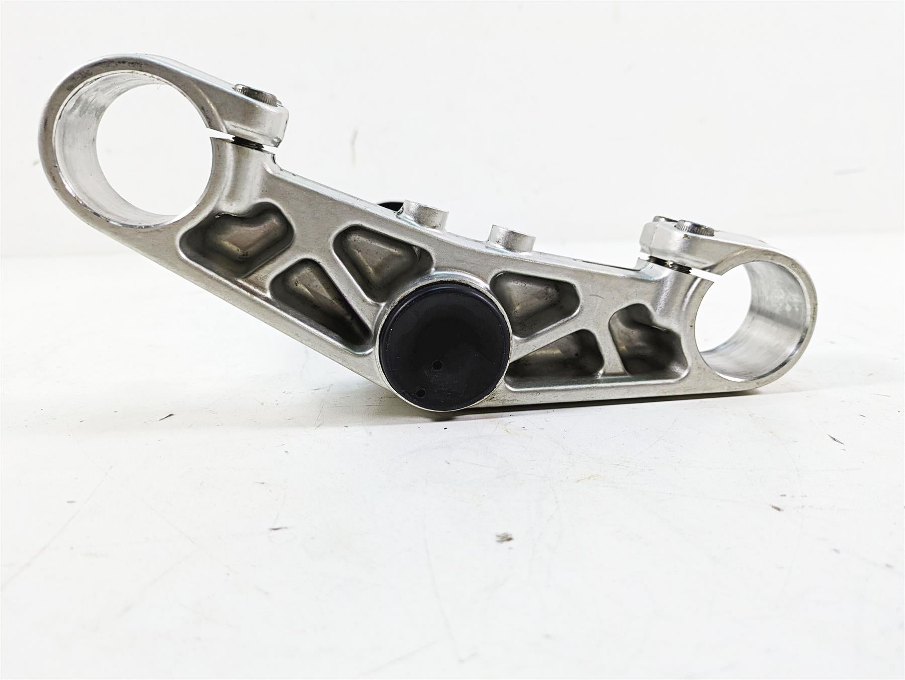 2002 Yamaha FZ1 FZS1000 Fazer Lower Triple Tree Steering Clamp 5LV-23340-00-00 {{ shop.shopifyCountryName }} - Mototech271