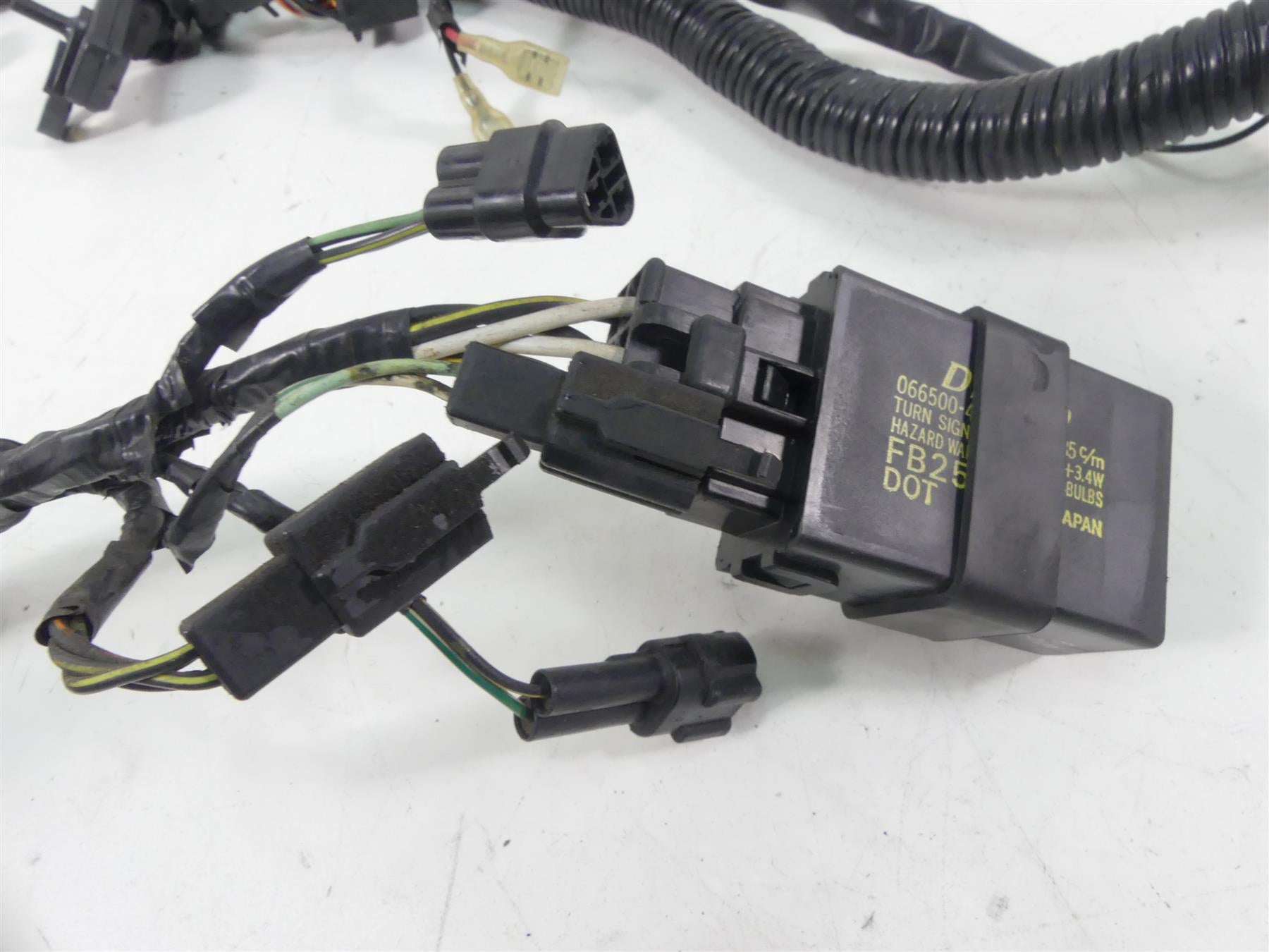 2004 Kawasaki VN1600 Meanstreak Main Wiring Harness & Fuse Box 26031-0120 {{ shop.shopifyCountryName }} - Mototech271