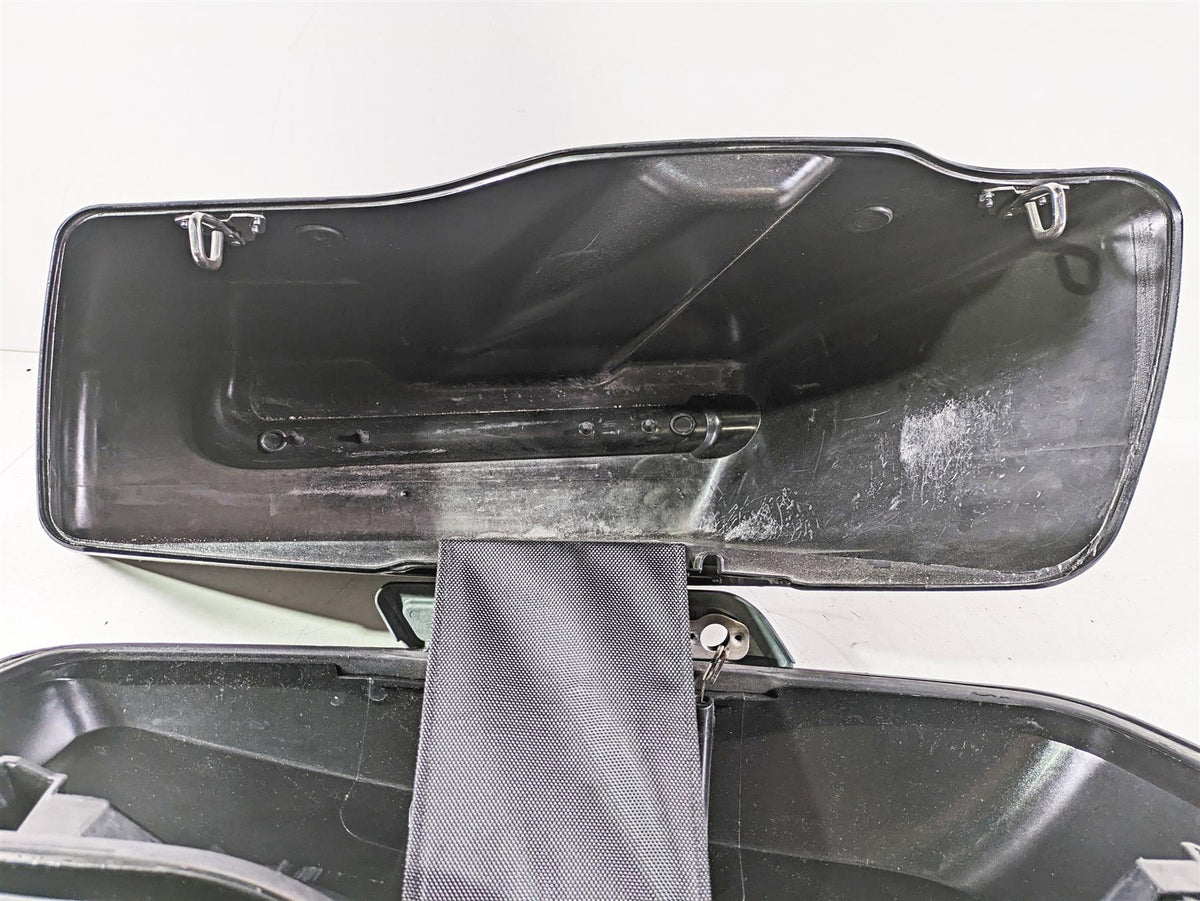 2020 Harley Touring FLHT Electra Glide Right Saddlebag Saddle Bag -Read 90200412 {{ shop.shopifyCountryName }} - Mototech271
