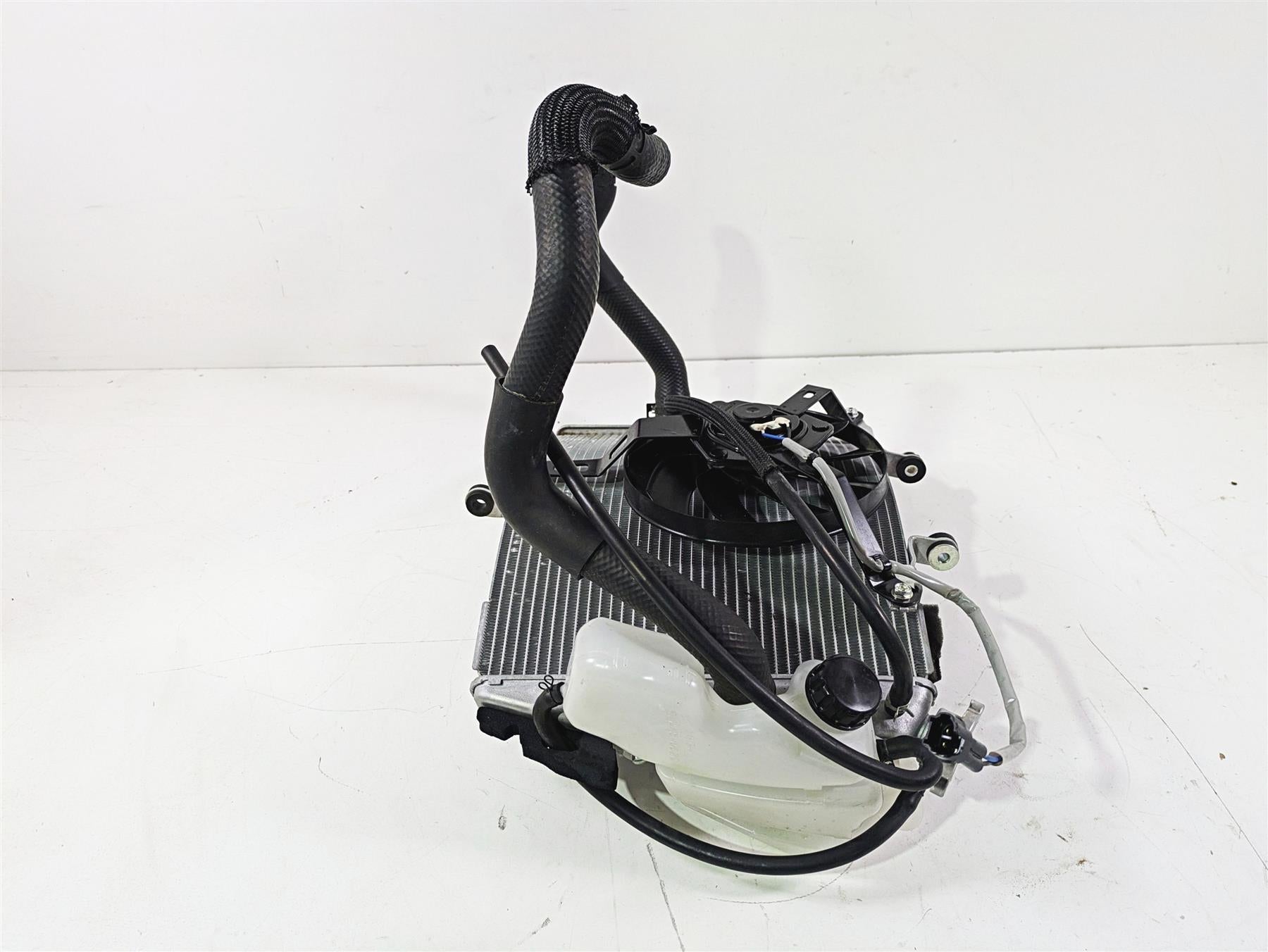 54 様 2024 Kawasaki ZX6R ZX636 Ninja Radiator Fan Reservoir Hoses Set