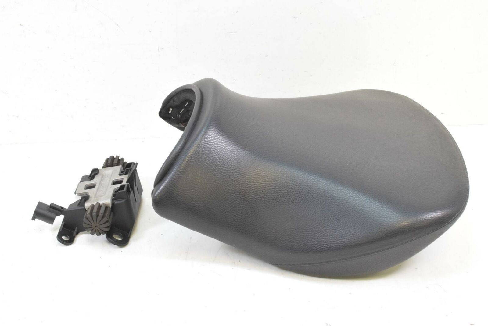 2014 BMW R1200 RT K52 Heated Front Rider Driver Seat Saddle 52538544784 {{ shop.shopifyCountryName }} - Mototech271