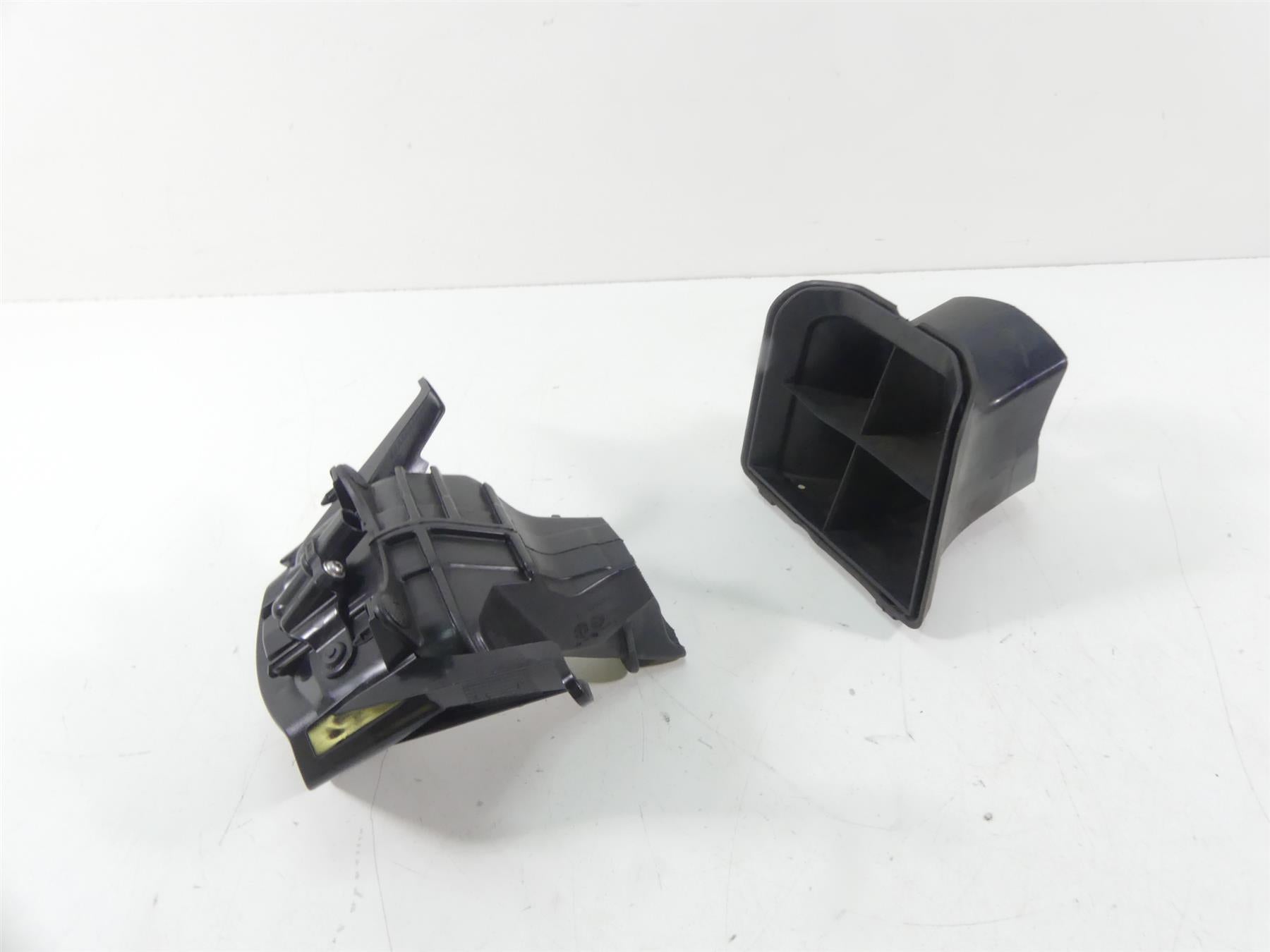 2019 Triumph Street Triple 765R Front Center Air Duc Ram Scoop Cover T2305633 {{ shop.shopifyCountryName }} - Mototech271
