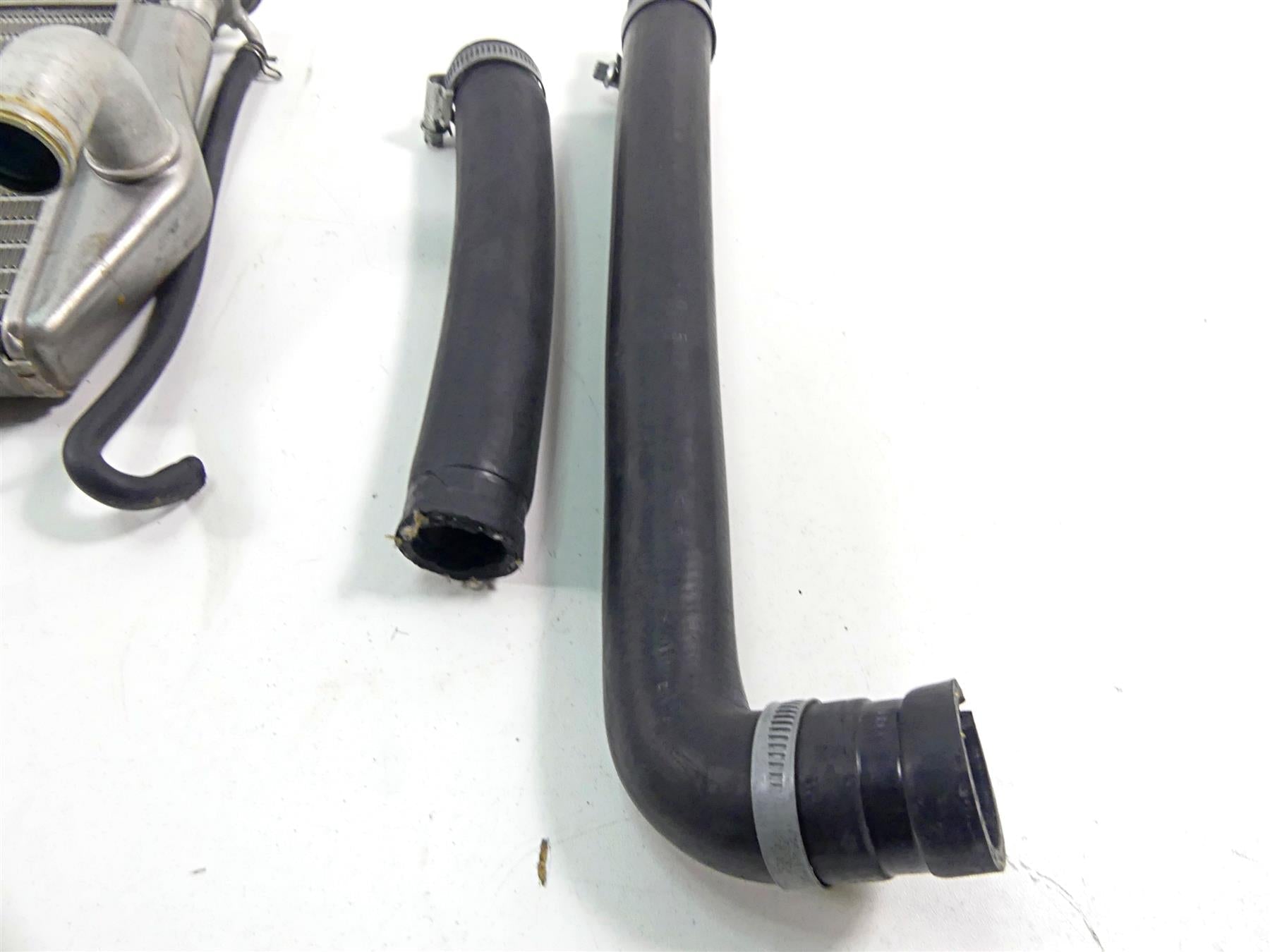2012 Ducati Panigale 1199S Upper Radiator & Coolant Hoses -No Leaks 54840961B {{ shop.shopifyCountryName }} - Mototech271