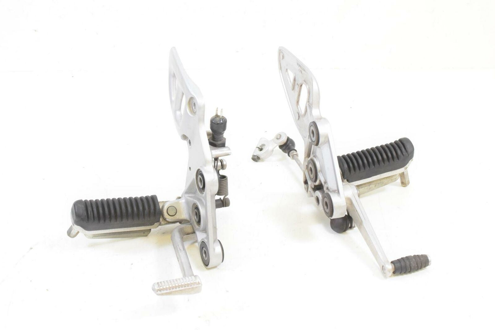 2005 Suzuki GSX1300 R Hayabusa Front Rider Driver Foot Peg Footpeg Set 43510-24F {{ shop.shopifyCountryName }} - Mototech271