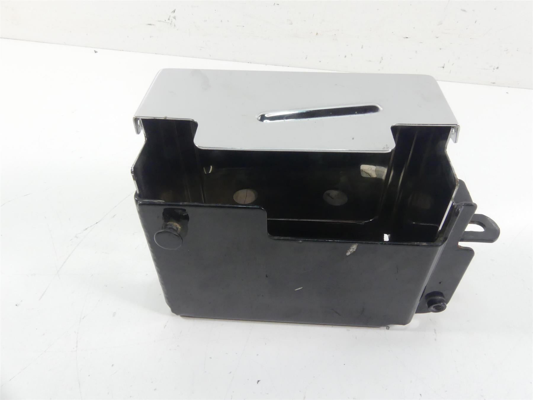 2004 Harley FXDWGI Dyna Wide Glide Battery Tray Box Holder Cover 66375-97 {{ shop.shopifyCountryName }} - Mototech271