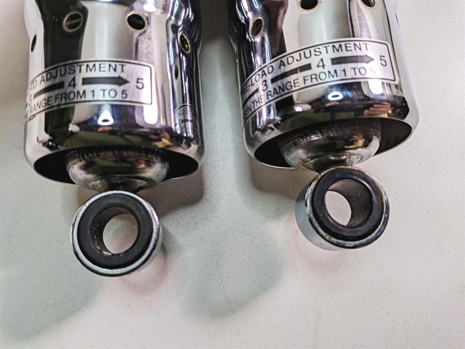 2006 Honda V-Twin VTX1300 R Rear Showa 12" Shocks Damper Set 52400-MEA-671 {{ shop.shopifyCountryName }} - Mototech271