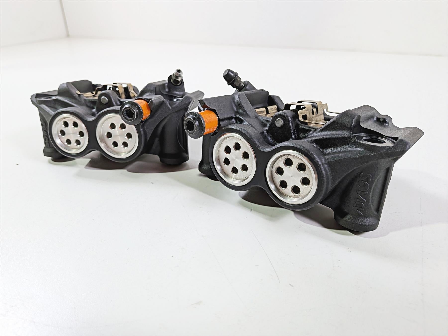 2016 Yamaha YZF R1 RN32 Front Brake Caliper 108mm Set 2CR-2580T-00 2CR-2580U-00 {{ shop.shopifyCountryName }} - Mototech271