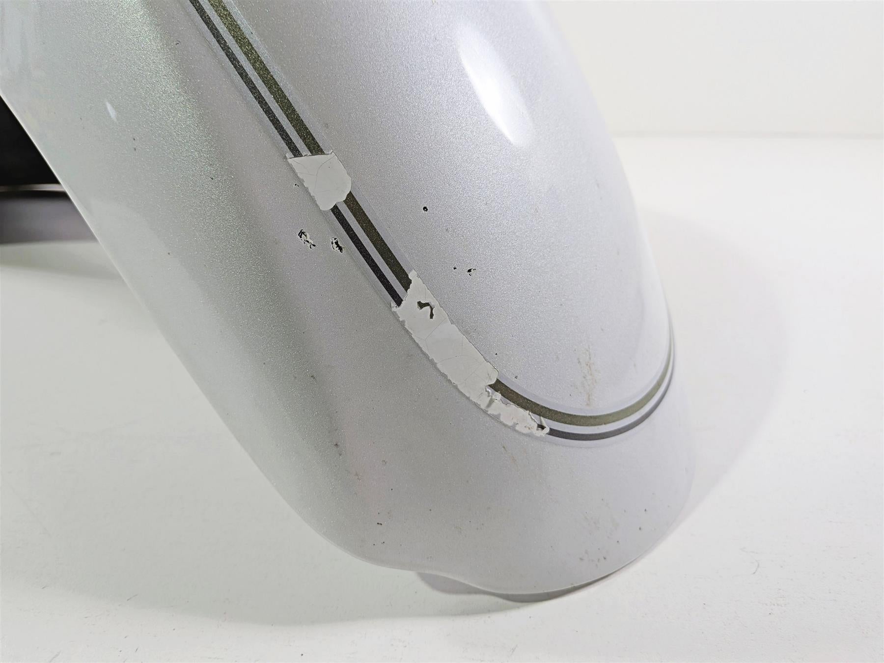 2006 Yamaha XVZ1300 Royal Star Front Fender White 4NK-Y2150-L0-P0 {{ shop.shopifyCountryName }} - Mototech271