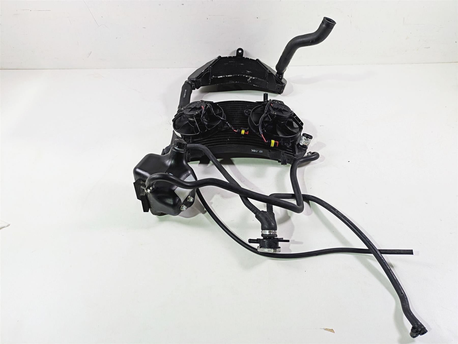 2010 Ducati Streetfighter 1098 S Upper Lower Coolant Radiator Set 54840841A {{ shop.shopifyCountryName }} - Mototech271
