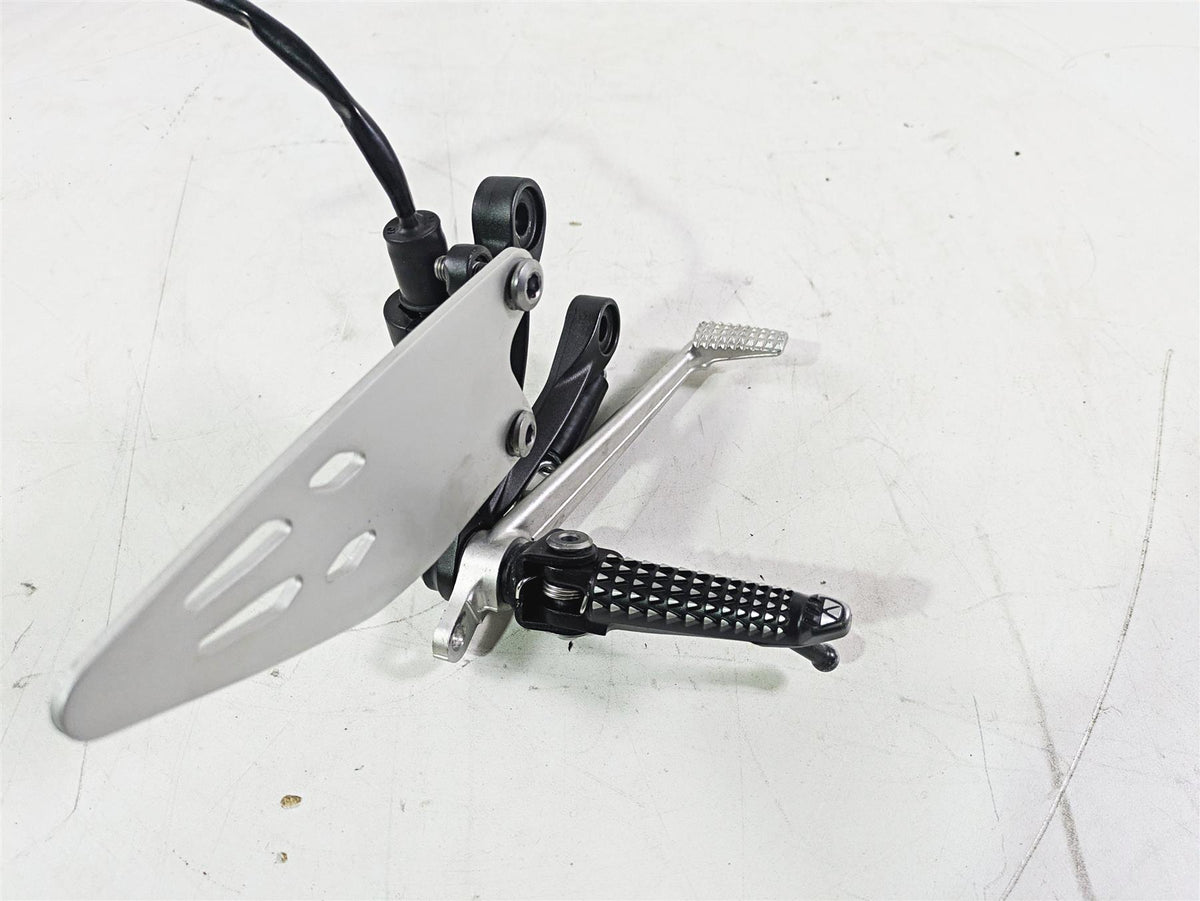 2020 Kawasaki ZX6R Ninja Right Foot Peg Brake Pedal Lever 35063-0590-18R {{ shop.shopifyCountryName }} - Mototech271