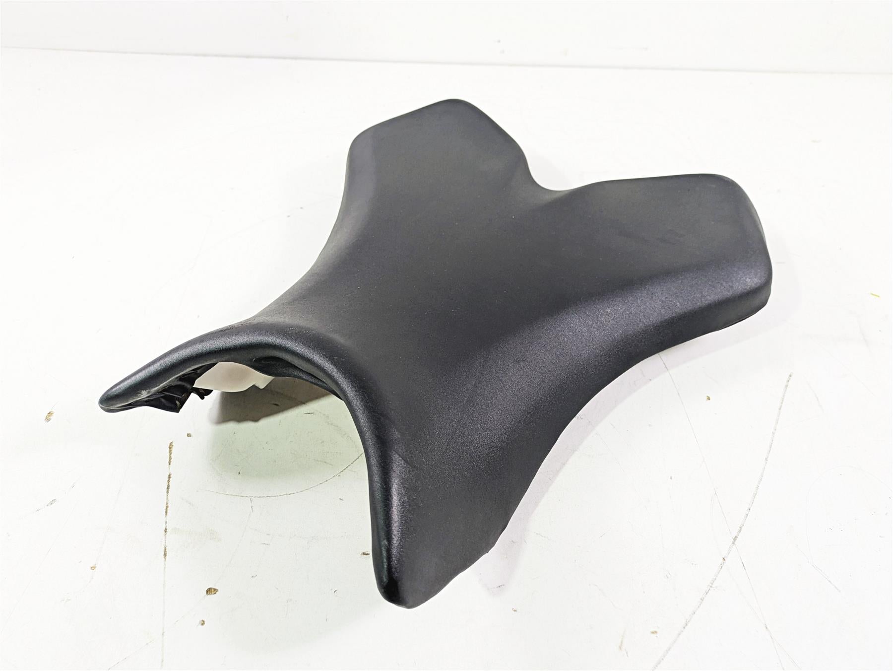 2005 Yamaha YZFR1 YZF R1 Front Rider Seat Saddle -No Tears 5VY-24710-00-00 {{ shop.shopifyCountryName }} - Mototech271