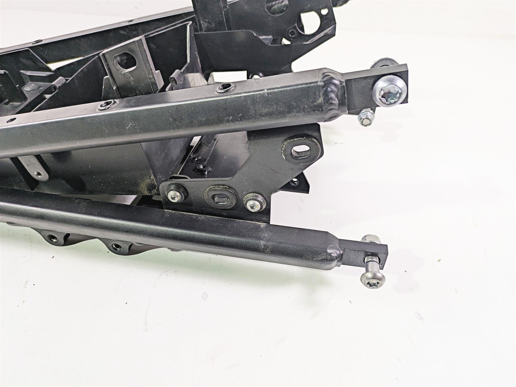 2009 Yamaha FZ1 FZS10 Fazer Straight Subframe & Inner Fender 2D1-21190-01-P0 {{ shop.shopifyCountryName }} - Mototech271