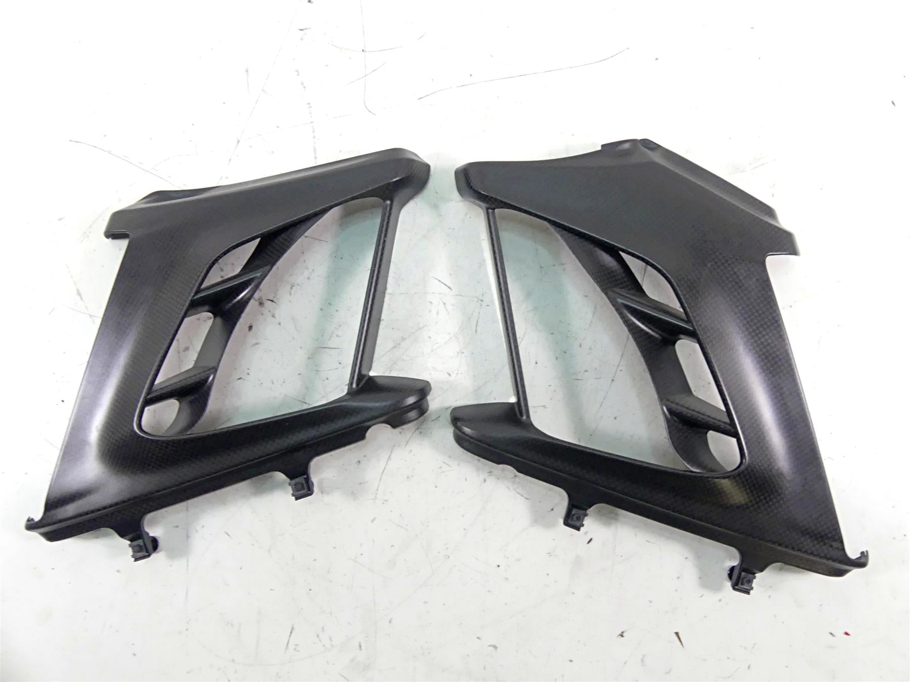 2013 Ducati Diavel Red Carbon Fiber Radiator Shroud Cover Set 48013731A {{ shop.shopifyCountryName }} - Mototech271