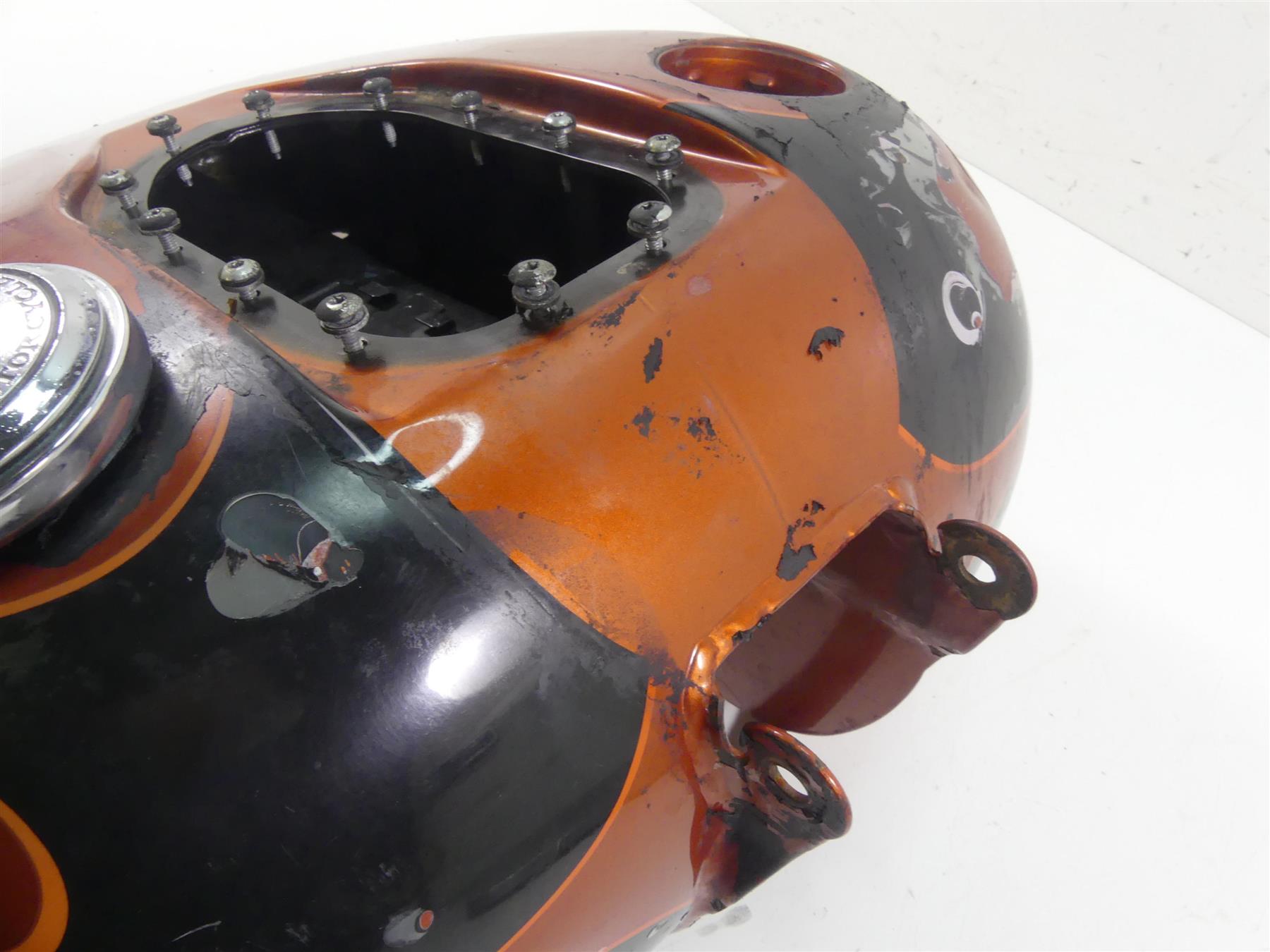 2011 Harley FXDWG Dyna Wide Glide Fuel Gas Petrol Tank Reservoir - Read 61000707 {{ shop.shopifyCountryName }} - Mototech271