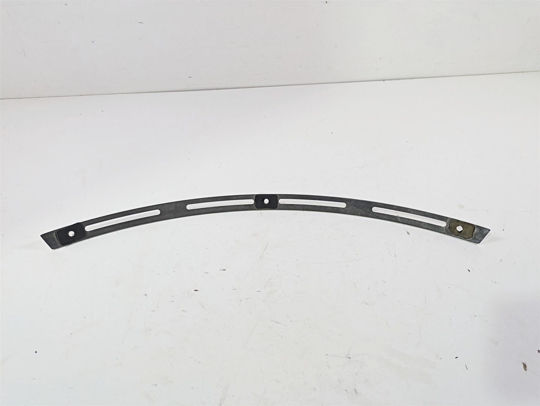 2010 Harley Touring FLHXSE CVO Street Glide Windshield Screen Trim 59133-99
