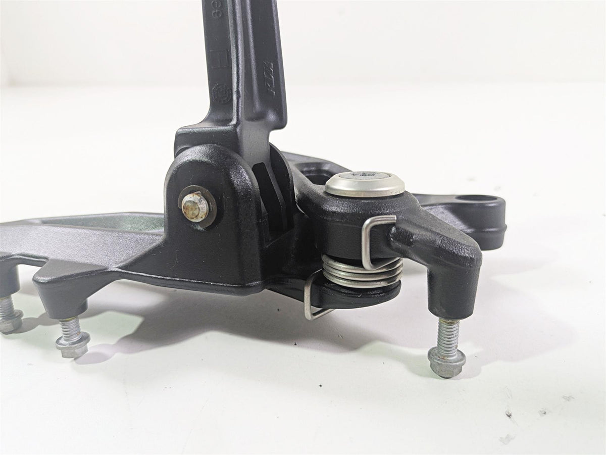 2017 KTM 1290 Super Duke GT Front Right Footpeg & Brake Pedal 6130303910033S {{ shop.shopifyCountryName }} - Mototech271