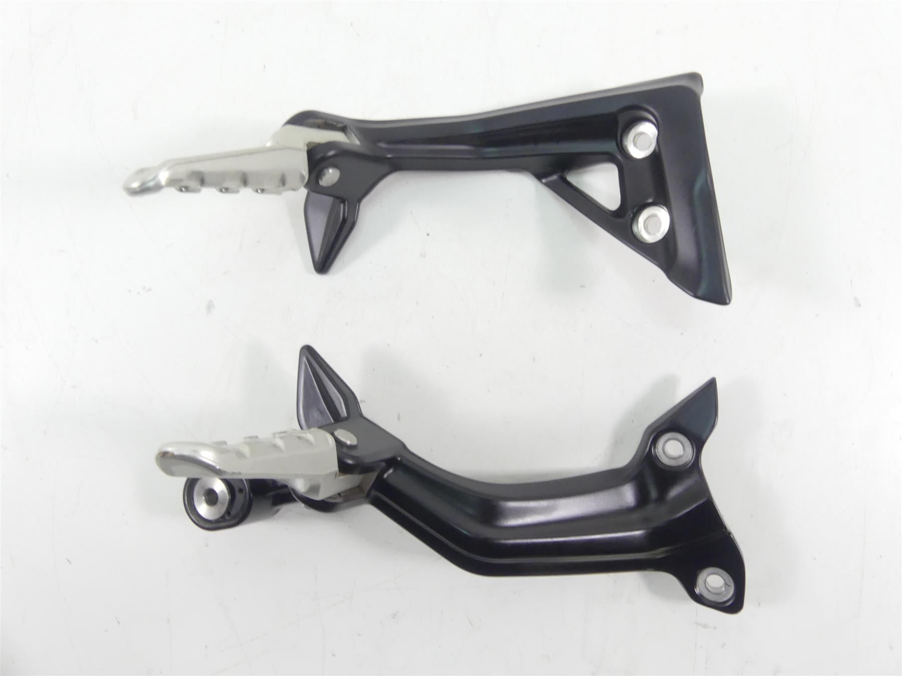 2022 Indian FTR1200 S Rear Passenger Footpeg Foot Peg Bracket Set 1024090 {{ shop.shopifyCountryName }} - Mototech271