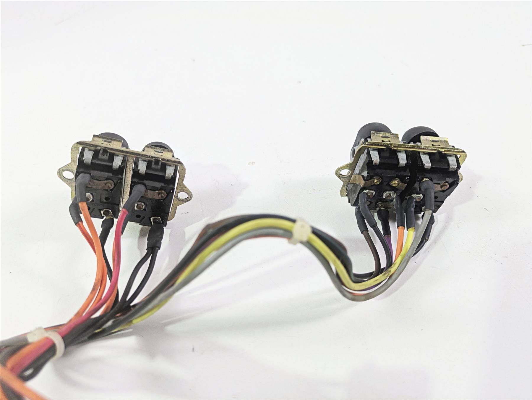 1999 Harley Touring FLHTCUI E-Glide Auxiliary Switch SPKR CRUISE Set 70271-98 {{ shop.shopifyCountryName }} - Mototech271