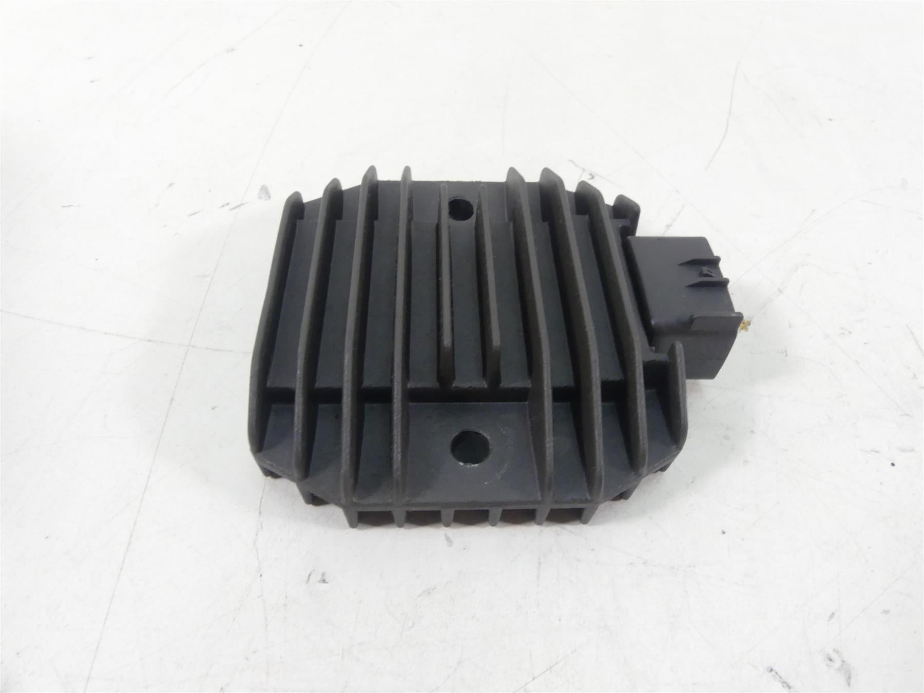 2002 Yamaha XVS1100 V-Star Rectifier Voltage Regulator 5BN-81960-00-00 SH650D-11 {{ shop.shopifyCountryName }} - Mototech271
