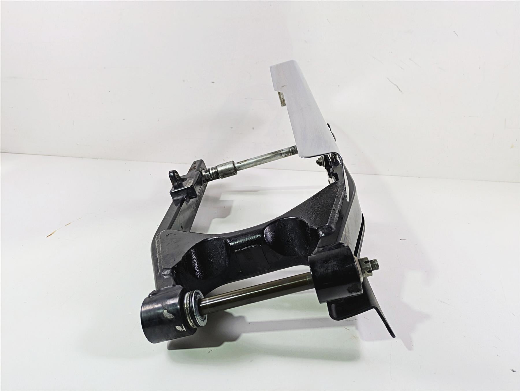 1999 Harley Dyna FXDL Low Rider Swingarm & Belt Guards 47820-90A {{ shop.shopifyCountryName }} - Mototech271