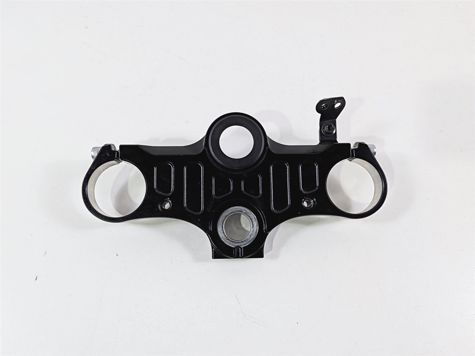 2025 Yamaha YZF R7 Black Upper Triple Tree Steering Clamp BEB-23435-01-00 {{ shop.shopifyCountryName }} - Mototech271