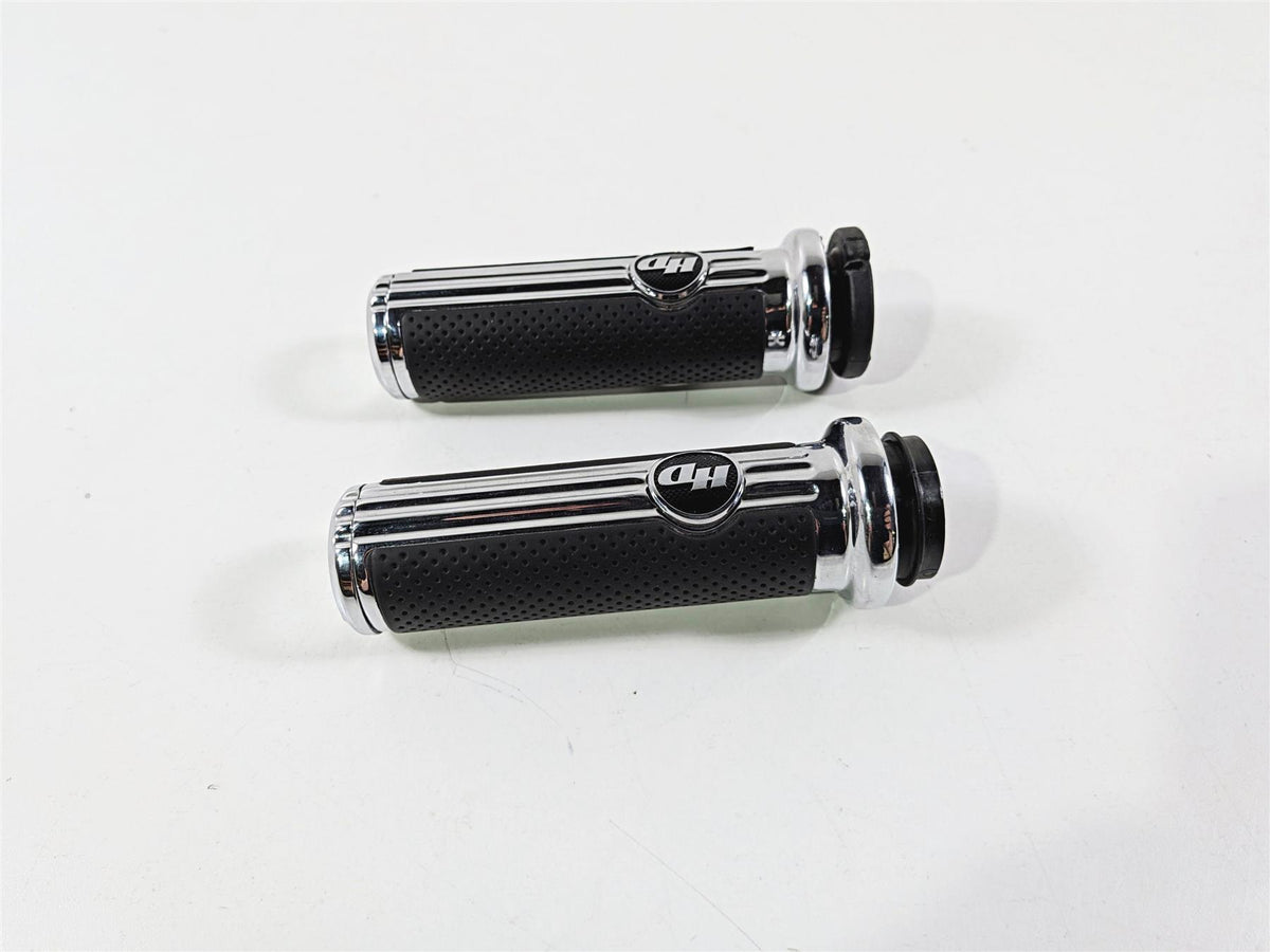 2017 Harley Touring FLHXS Street Glide Defiance Chrome Rubber Hand Grips 56100158 {{ shop.shopifyCountryName }} - Mototech271