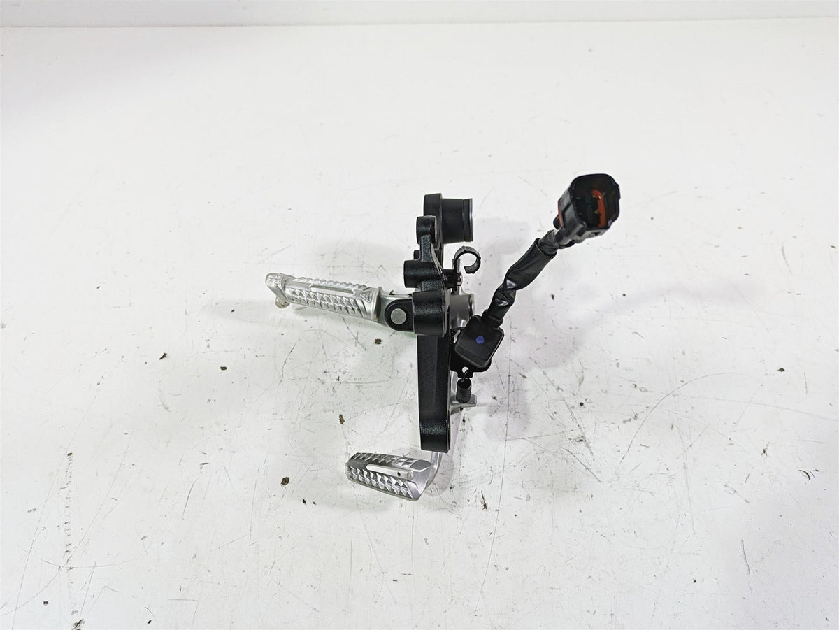 2023 Triumph Street Triple 765 RS Right Rider Footpeg & Brake Pedal T2082484 {{ shop.shopifyCountryName }} - Mototech271