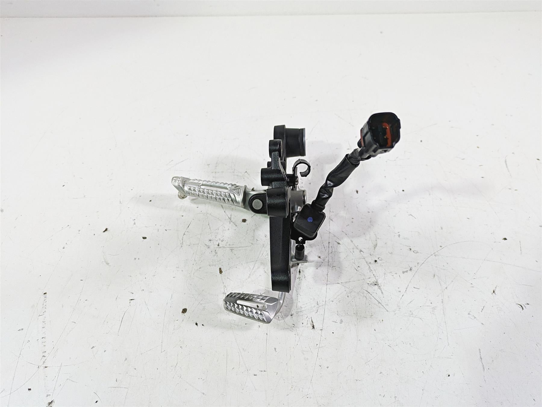 2023 Triumph Street Triple 765 RS Right Rider Footpeg & Brake Pedal T2082484 {{ shop.shopifyCountryName }} - Mototech271