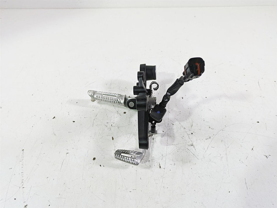 2023 Triumph Street Triple 765 RS Right Rider Footpeg & Brake Pedal T2082484 {{ shop.shopifyCountryName }} - Mototech271