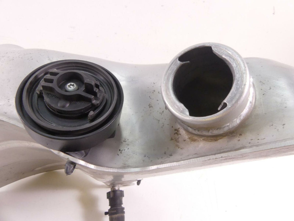 2010 Victory Vision Tour Right Side Fuel Gas Petrol Tank Reservoir 1017293 {{ shop.shopifyCountryName }} - Mototech271