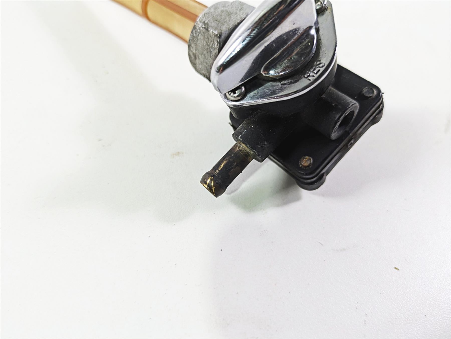 2005 Harley Touring FLHRI Road King Fuel Gas Petrol Valve Petcock 61338-02 {{ shop.shopifyCountryName }} - Mototech271