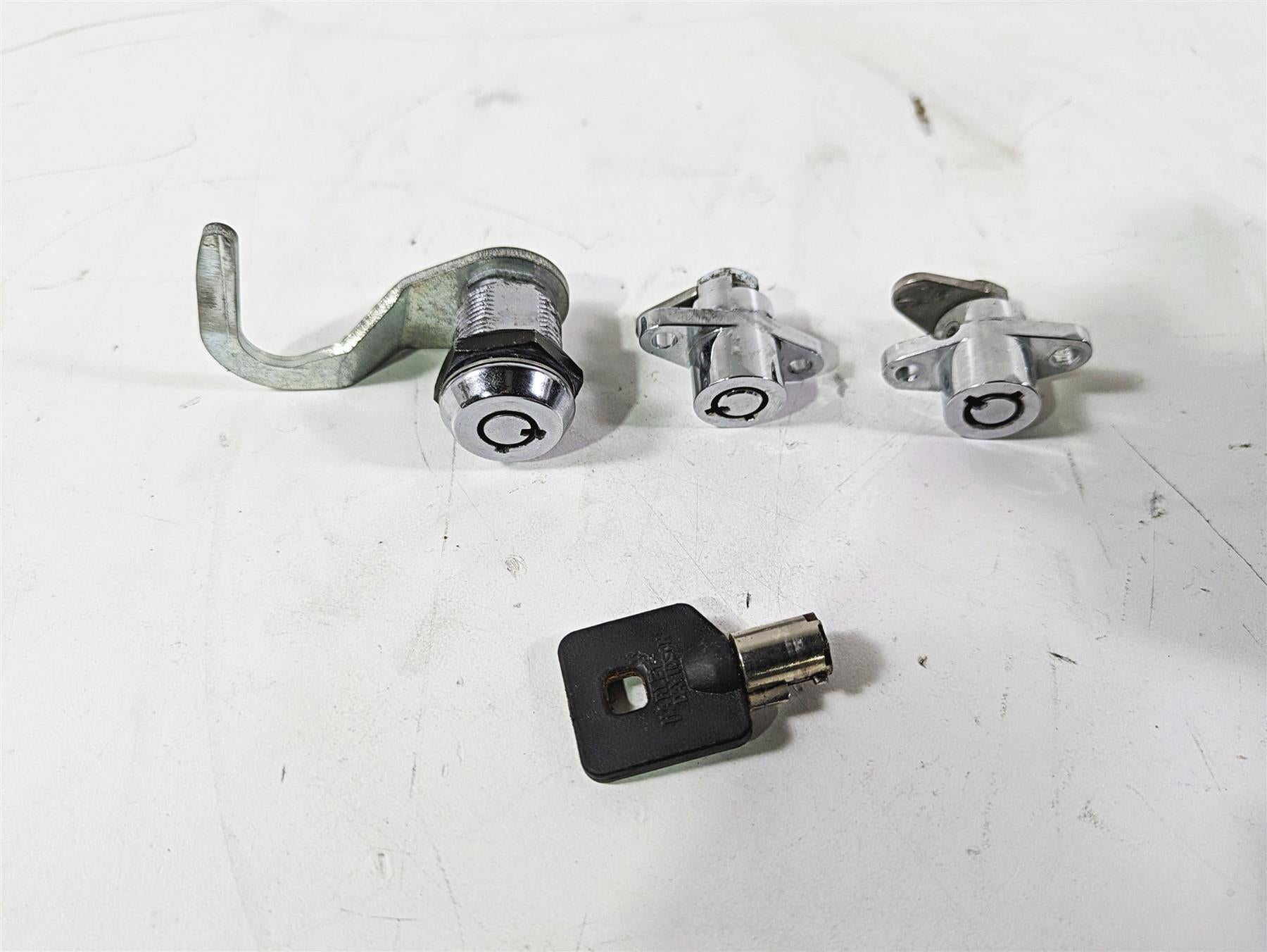 2008 Harley Touring FLHTCU E-Glide 105TH Ignition Switch Key Lock Set 71572-06 {{ shop.shopifyCountryName }} - Mototech271
