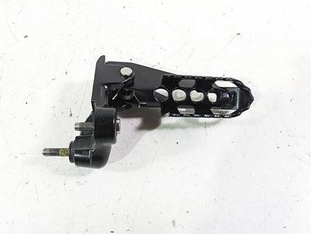 2020 Triumph Street Scrambler 900 Right Rider Footpeg Foot Peg T2081790 {{ shop.shopifyCountryName }} - Mototech271